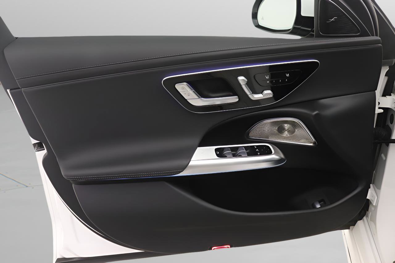 Used 2025 Mercedes-Benz E 350 4MATIC Sedan image 17