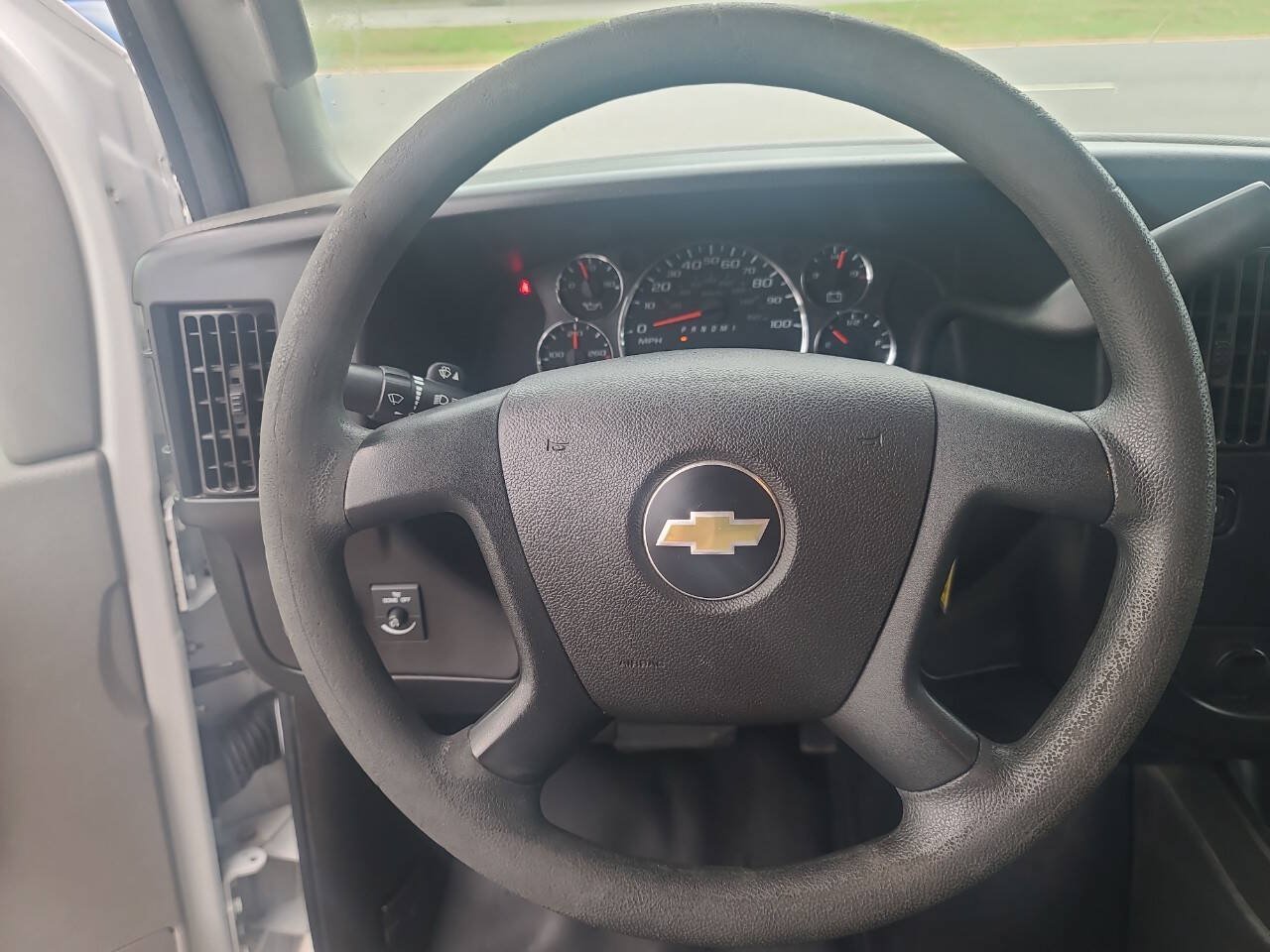 Used 2018 Chevrolet Express 2500 RWD image 13