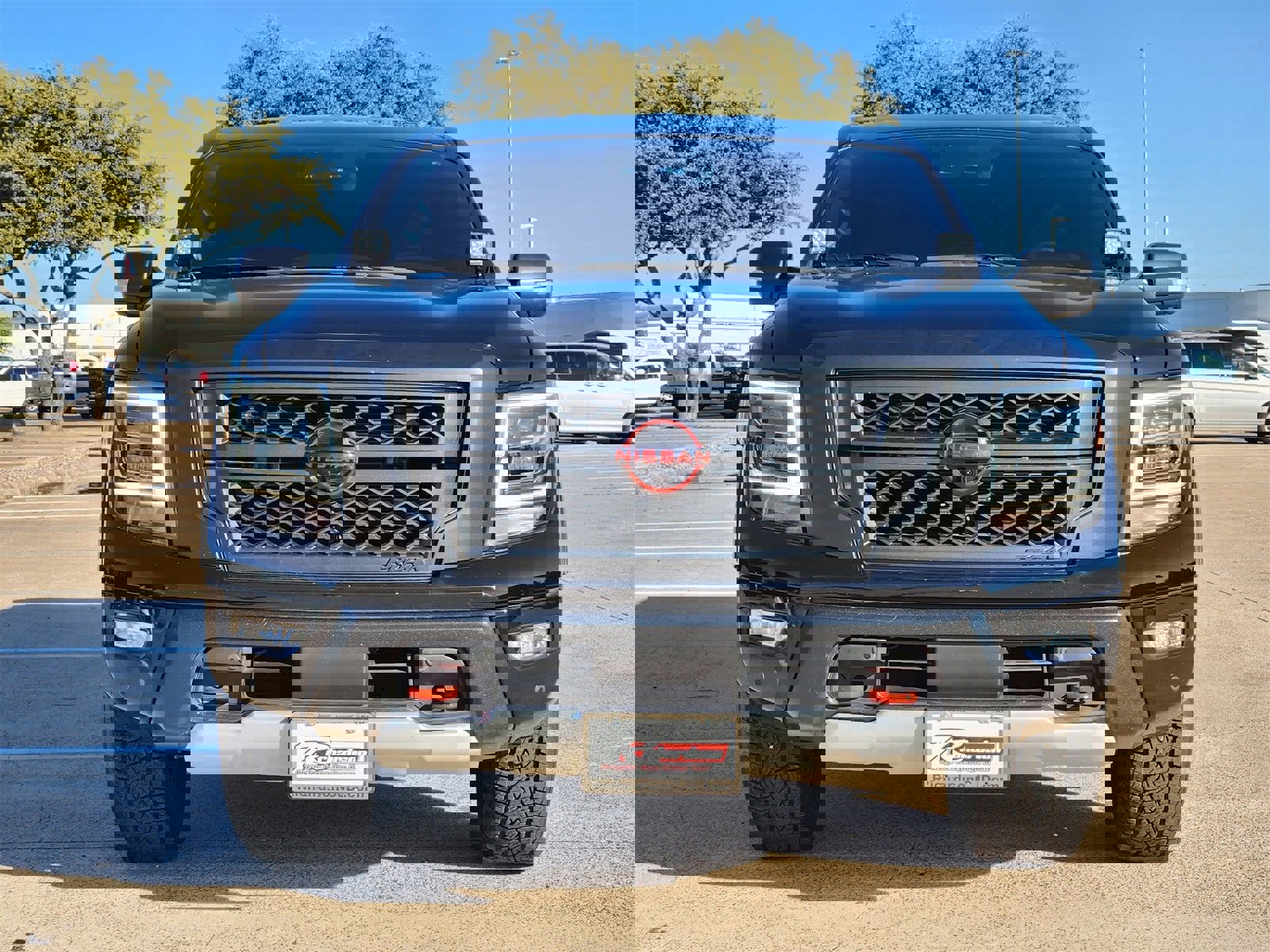 Used 2024 Nissan Titan PRO-4X w/ Pro-4x Convenience Package image 7