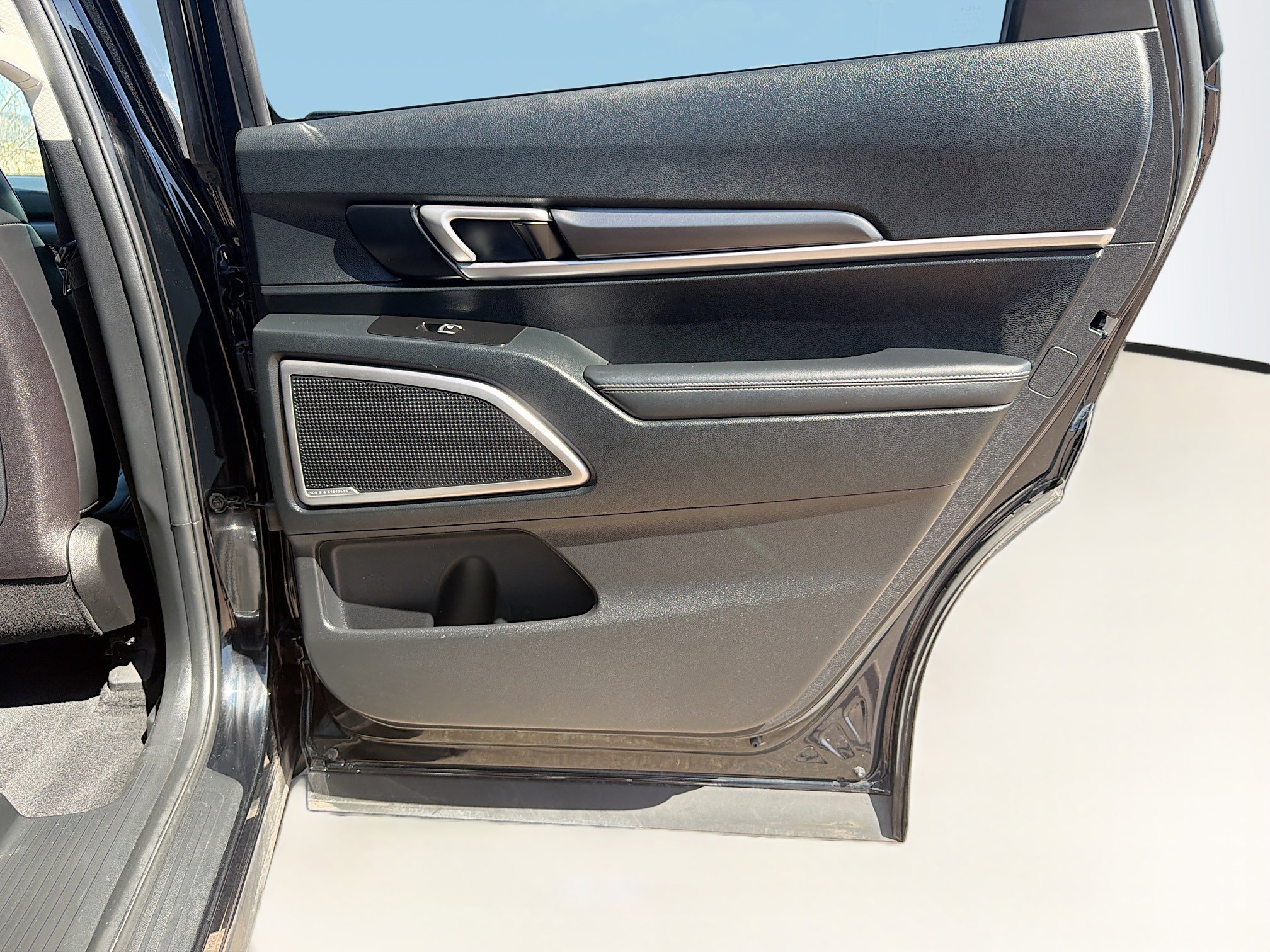 Used 2025 Kia Telluride S AWD/4WD image 34