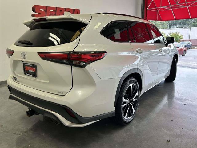 Certified 2021 Toyota Highlander XSE FWD image 3