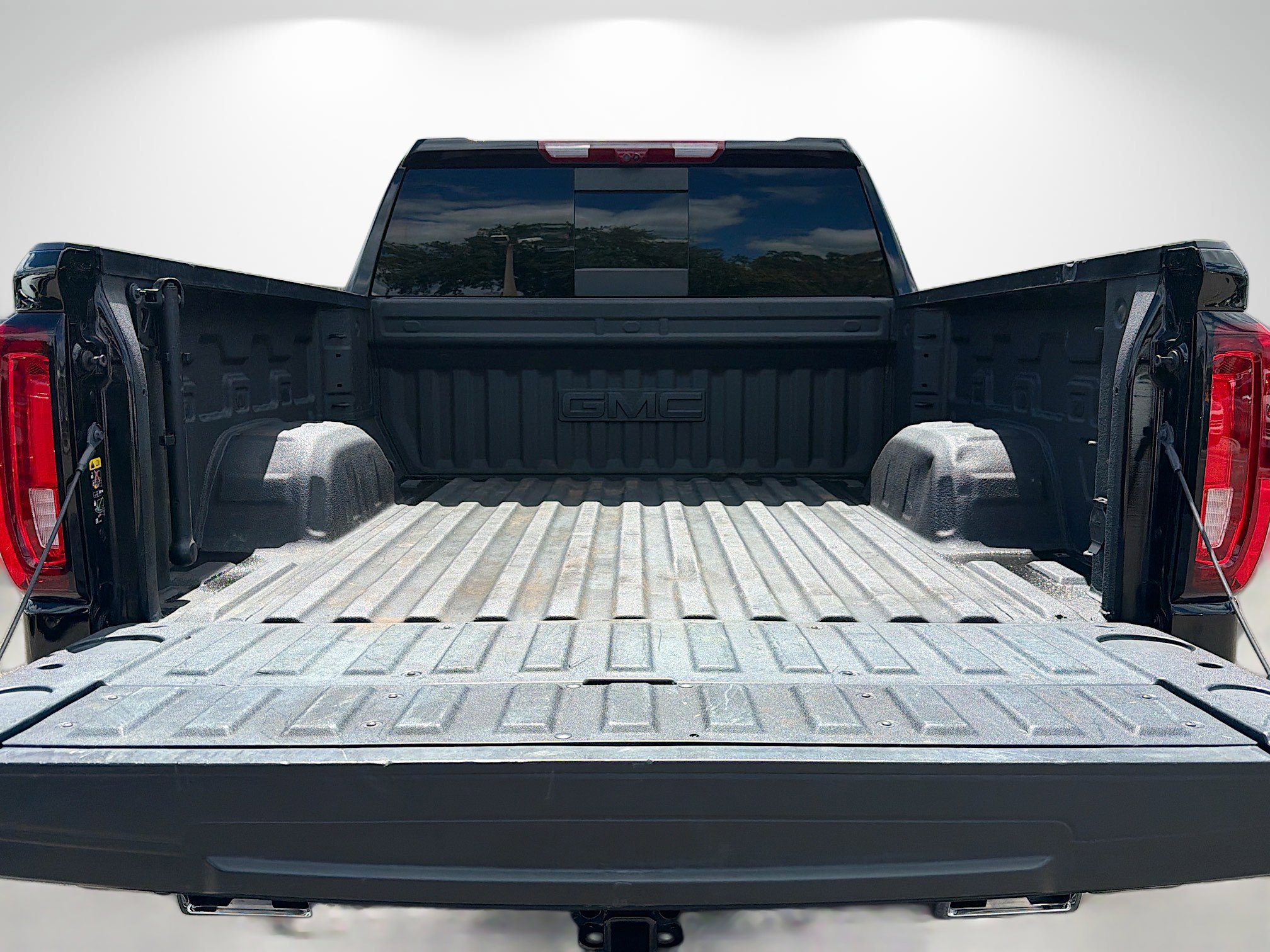 Used 2025 GMC Sierra 1500 AT4 w/ Technology Package image 11