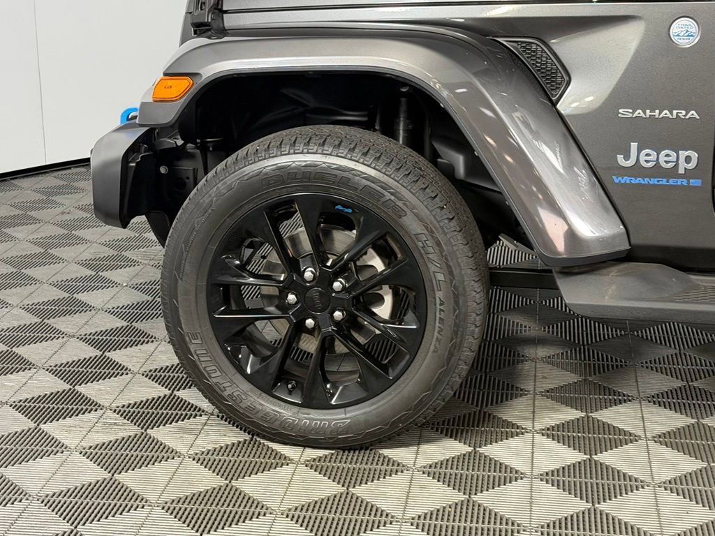 Used 2023 Jeep Wrangler Unlimited Sahara AWD/4WD image 12