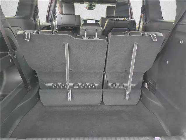 Used 2025 Chrysler Pacifica Select image 6