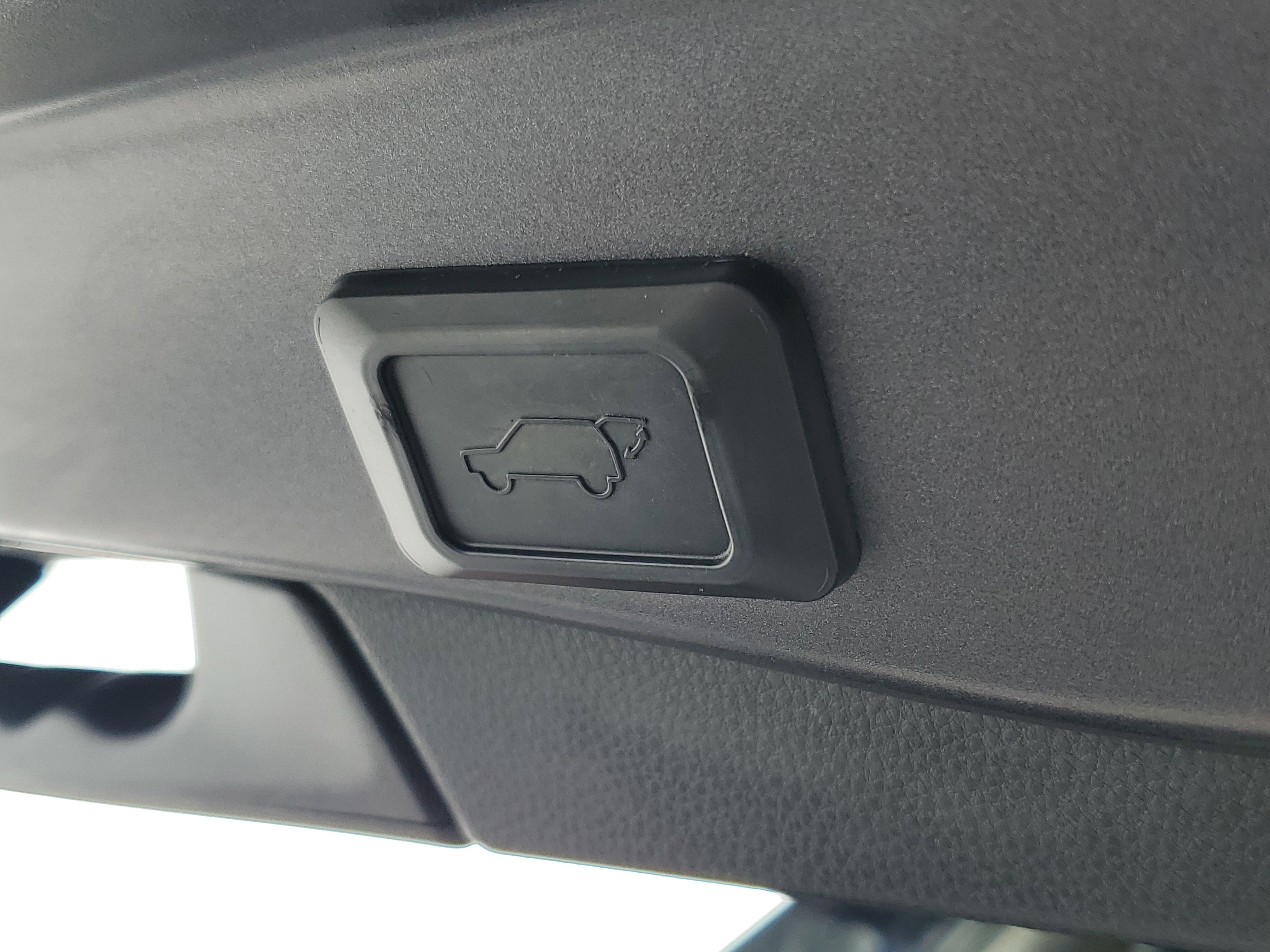 Used 2021 Toyota RAV4 XLE Premium image 10