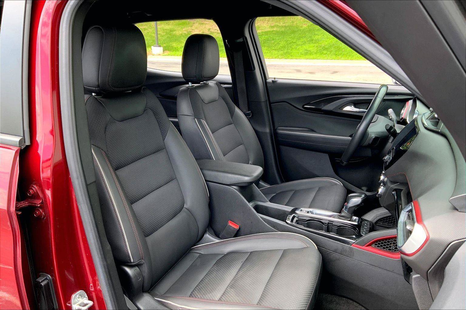 Used 2022 Chevrolet TrailBlazer RS w/ Technology Package FWD image 7