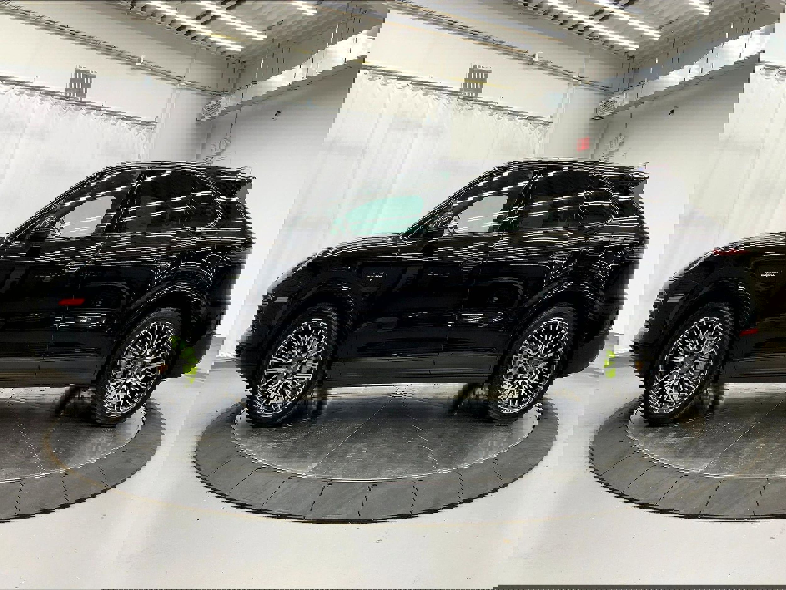 Used 2022 Porsche Cayenne E-Hybrid image 2