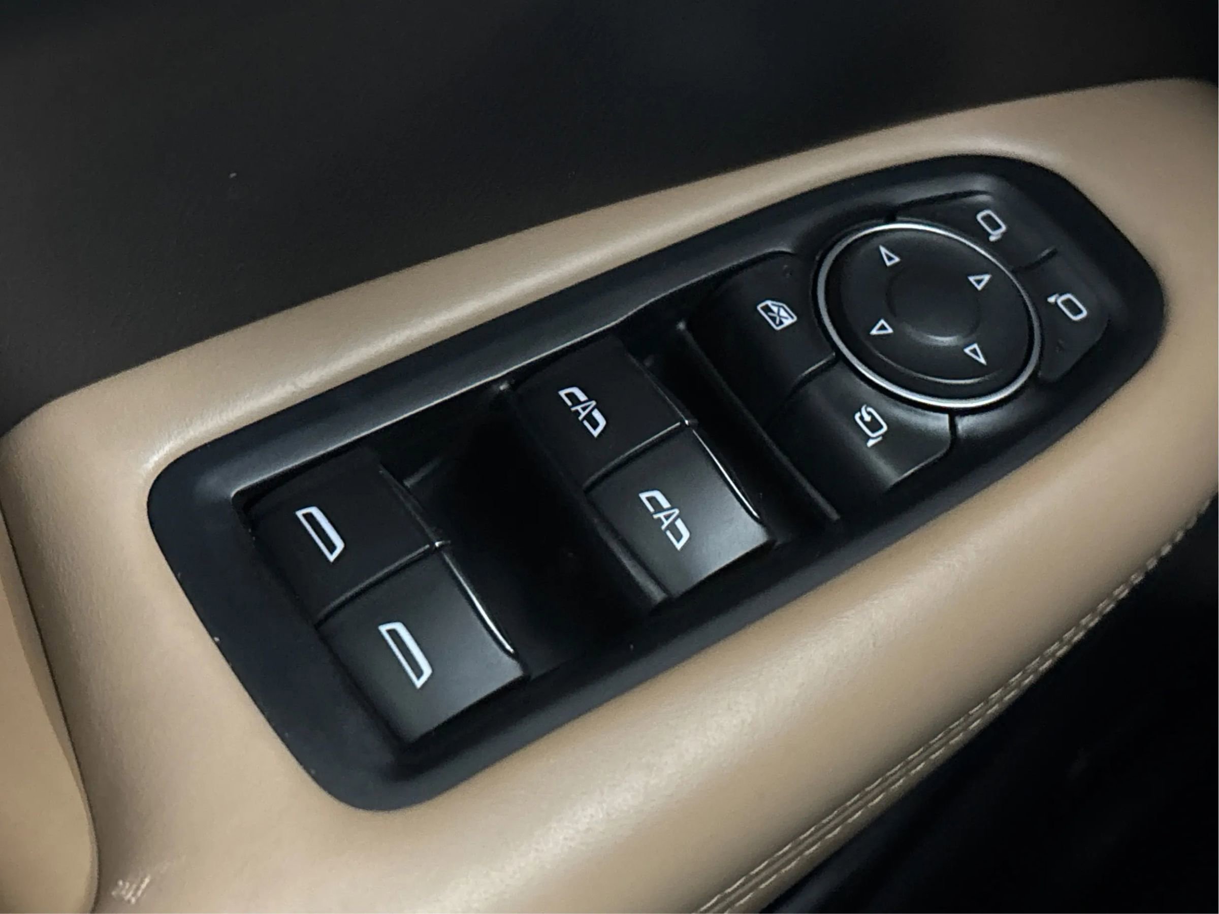 Used 2018 Cadillac XT5 Platinum w/ Driver Assist Package image 43