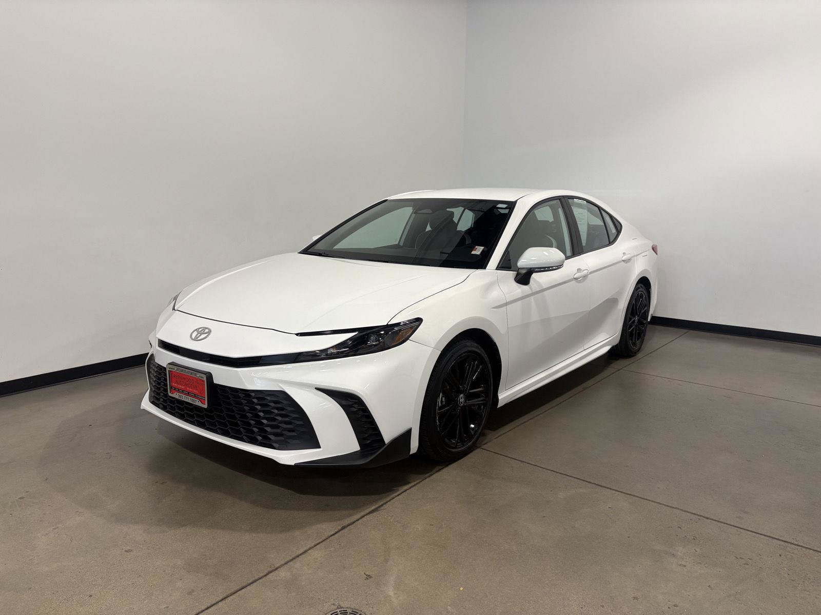 Used 2025 Toyota Camry SE FWD image 8