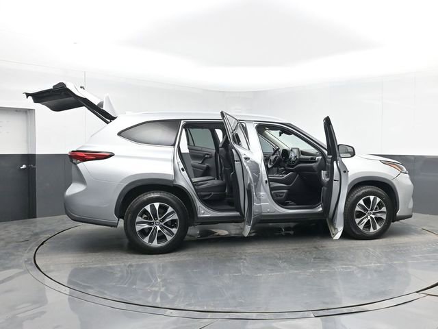 Used 2021 Toyota Highlander XLE image 56