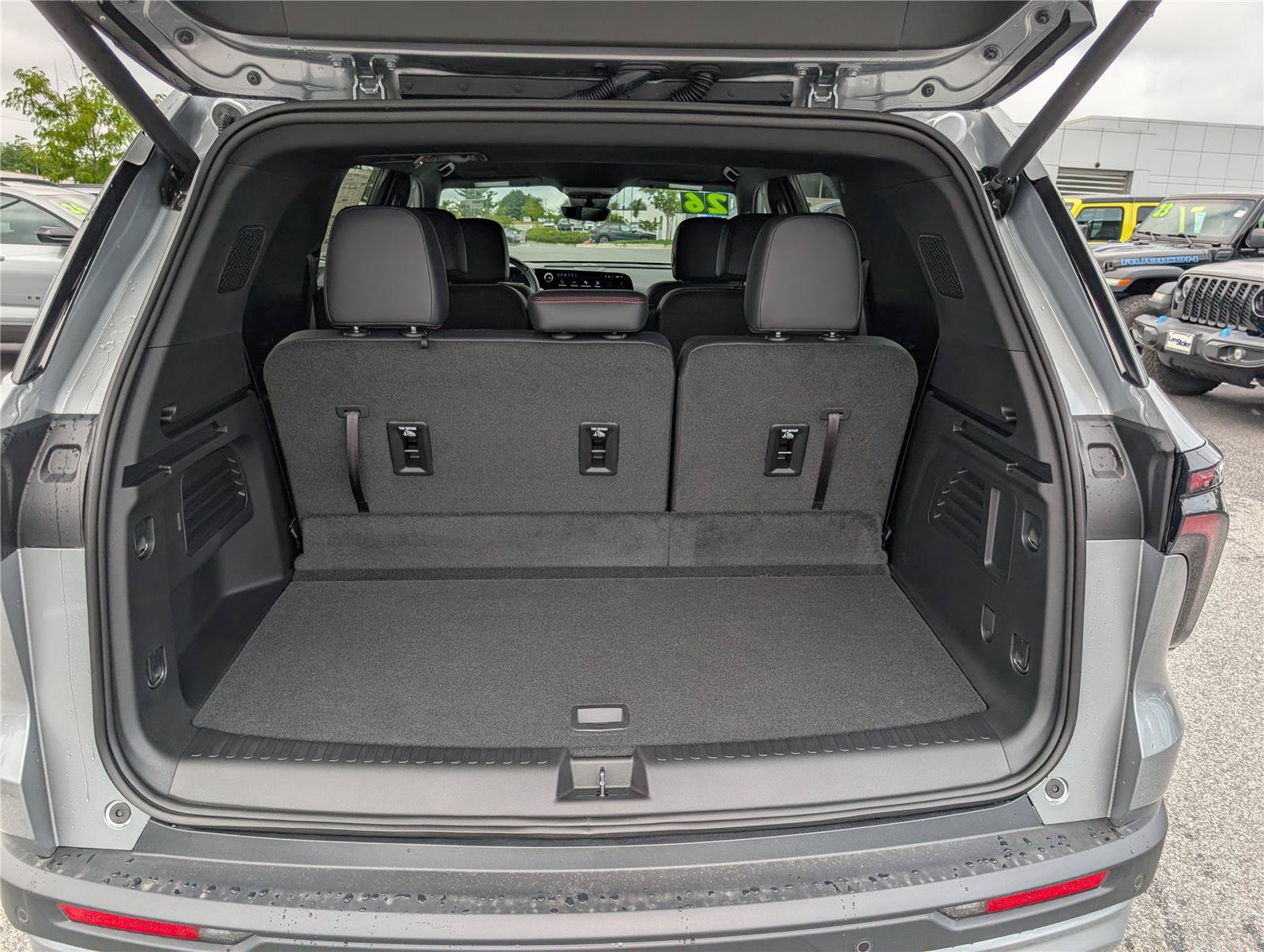 New 2026 Chevrolet Traverse Z71 w/ Enhanced Driving Package AWD/4WD image 9