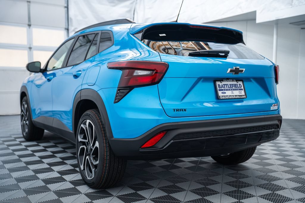 New 2026 Chevrolet Trax RS w/ Sunroof Package FWD image 5