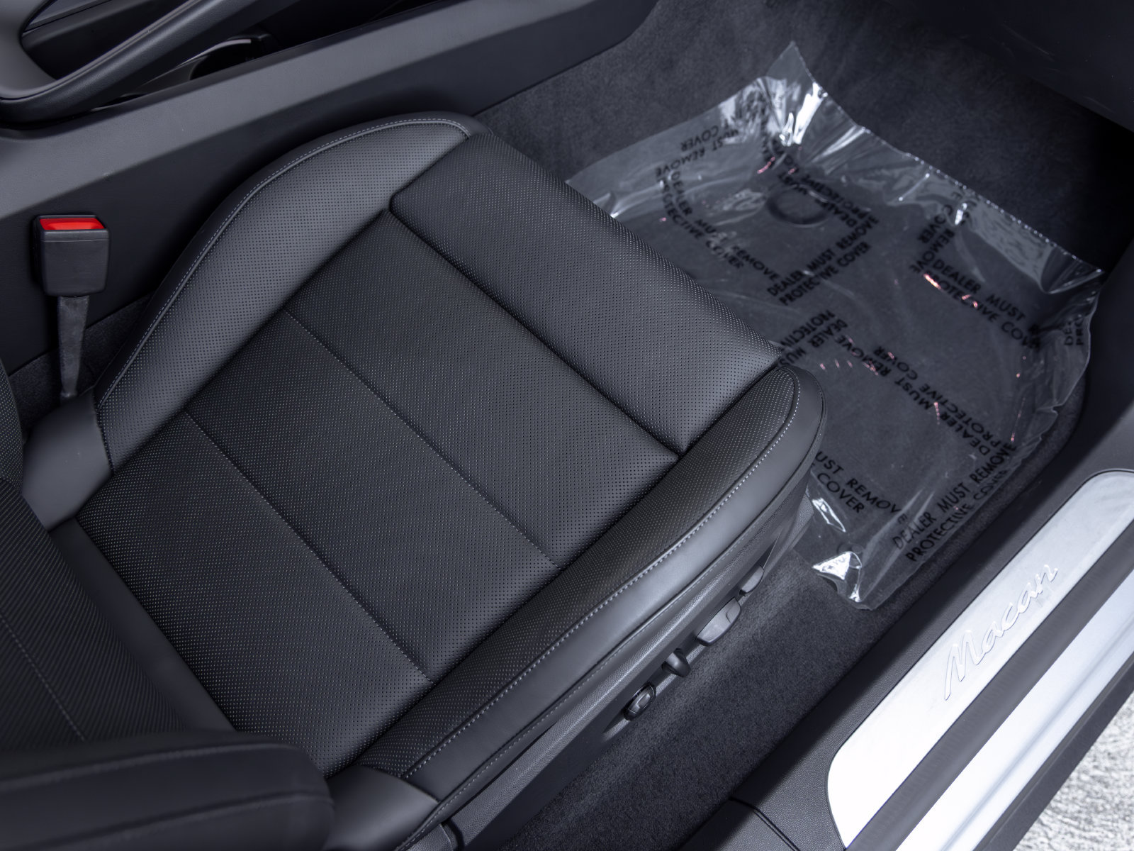 Certified 2025 Porsche Macan Electric RWD image 52