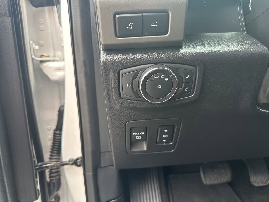 Used 2018 Ford Expedition Max XLT w/ Equipment Group 202A AWD/4WD image 19