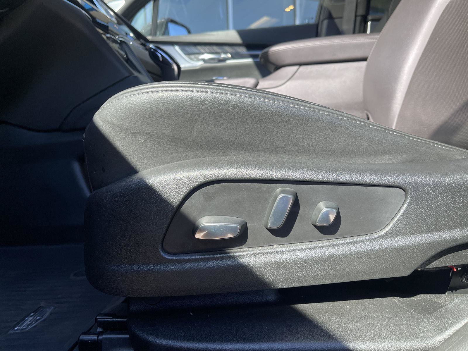 Used 2024 Cadillac XT6 Premium Luxury w/ LPO, Floor Liner Package AWD/4WD image 17