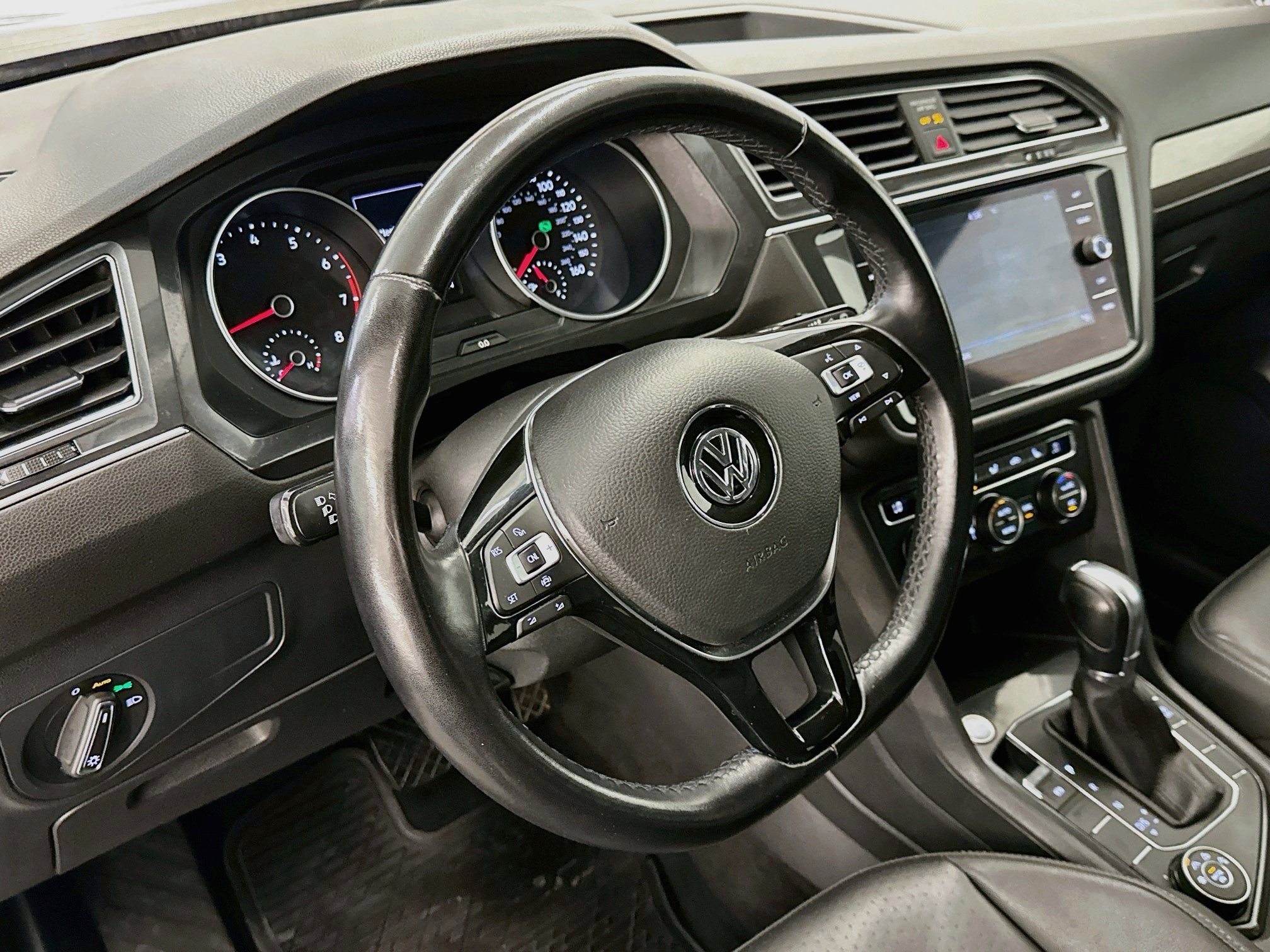 Used 2019 Volkswagen Tiguan SE AWD/4WD image 18