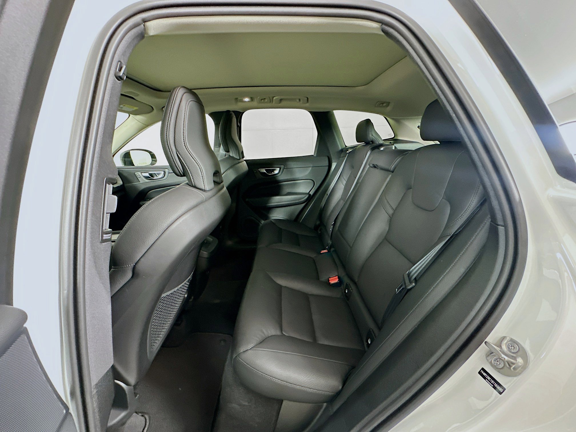 Used 2025 Volvo XC60 B5 Plus image 28