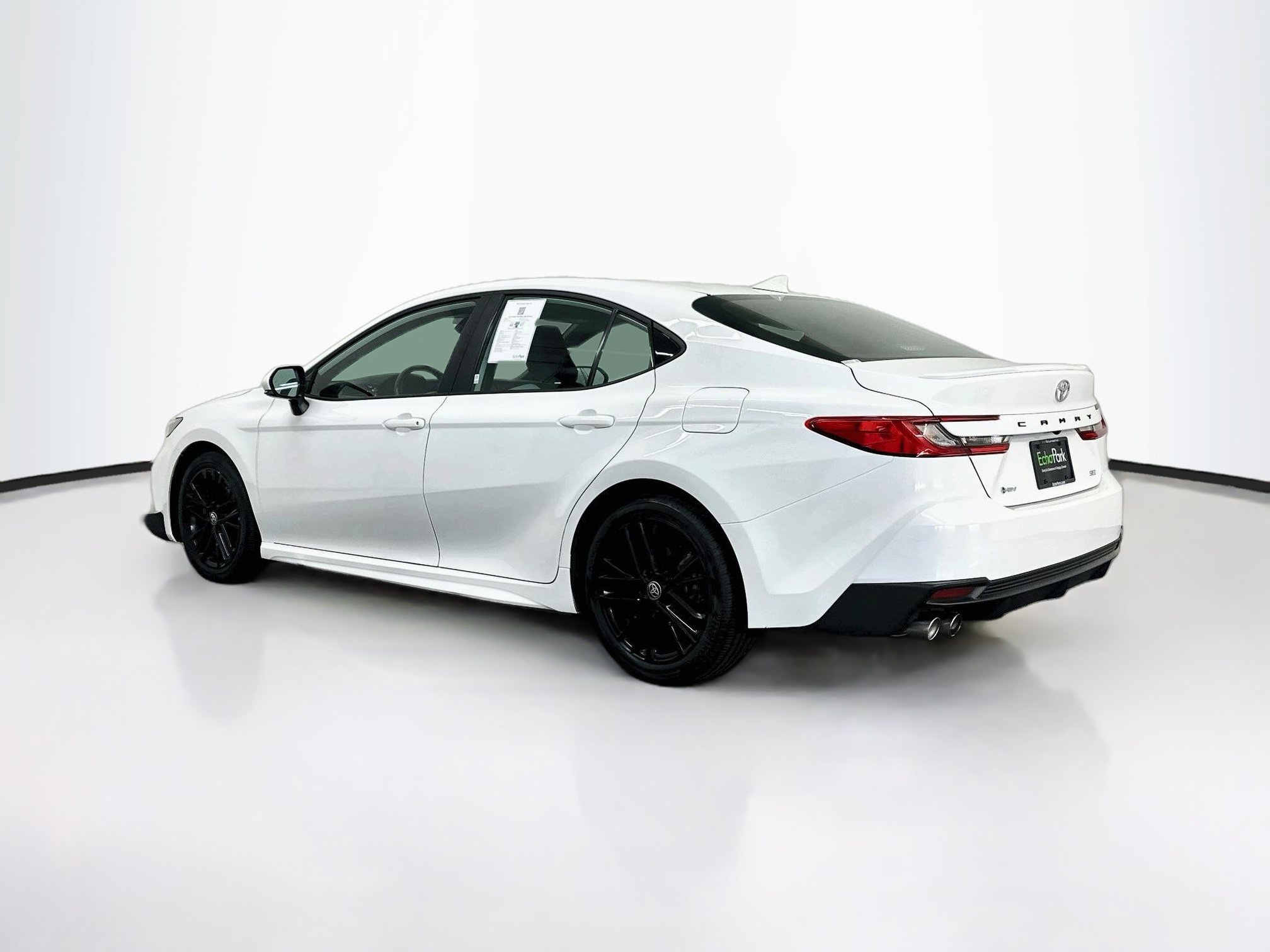 Used 2025 Toyota Camry SE FWD image 5