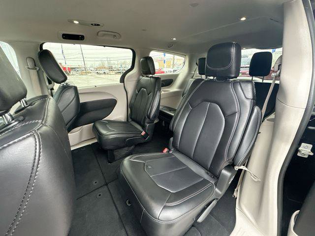 Certified 2024 Chrysler Pacifica Touring-L image 22