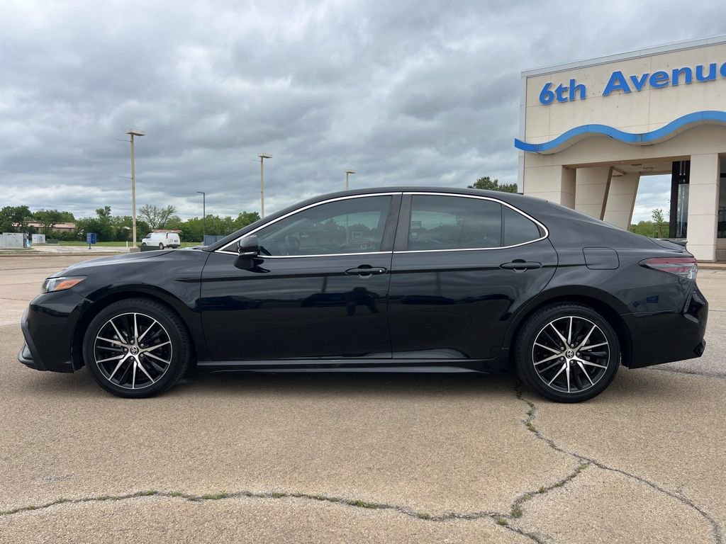 Used 2024 Toyota Camry SE FWD image 2