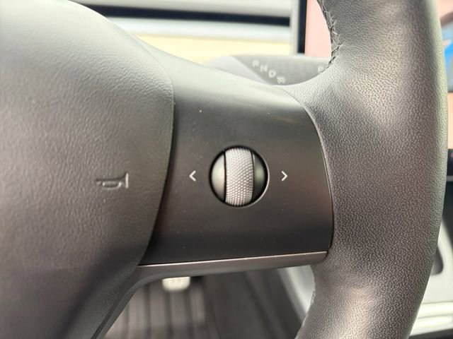 Used 2022 Tesla Model Y Performance image 7