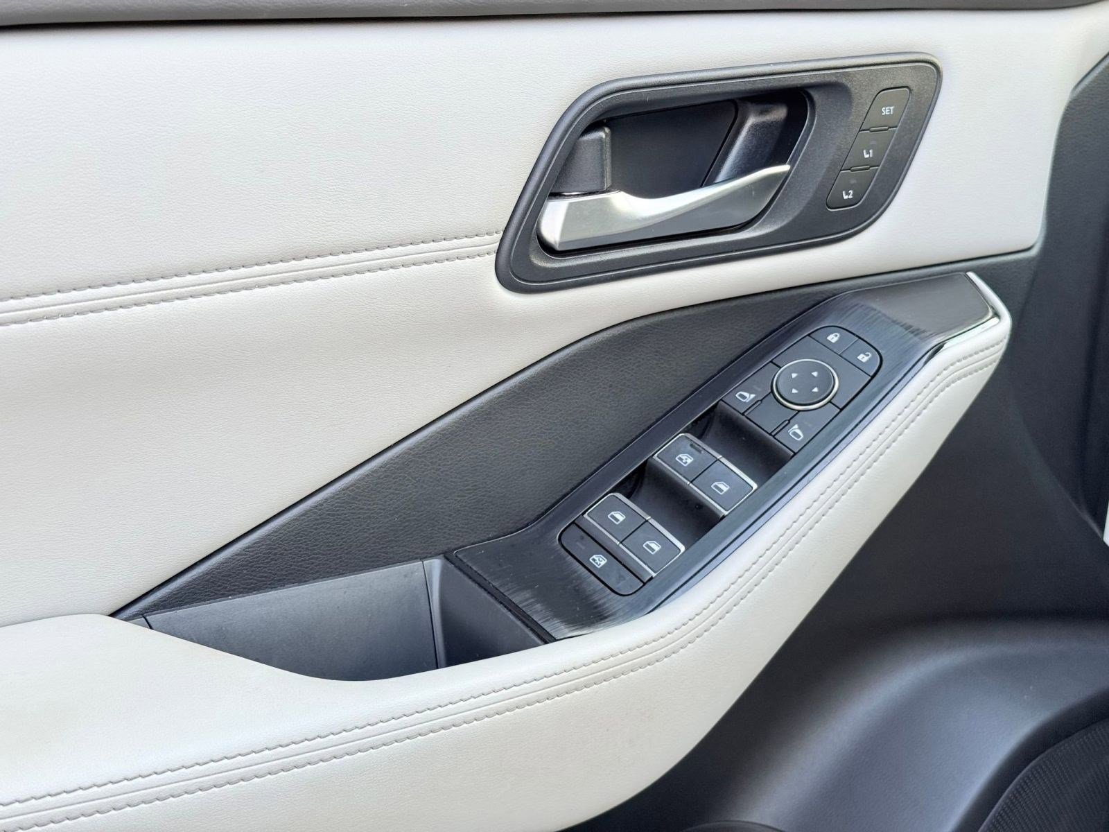 Used 2023 Nissan Rogue SL w/ SL Premium Package image 14