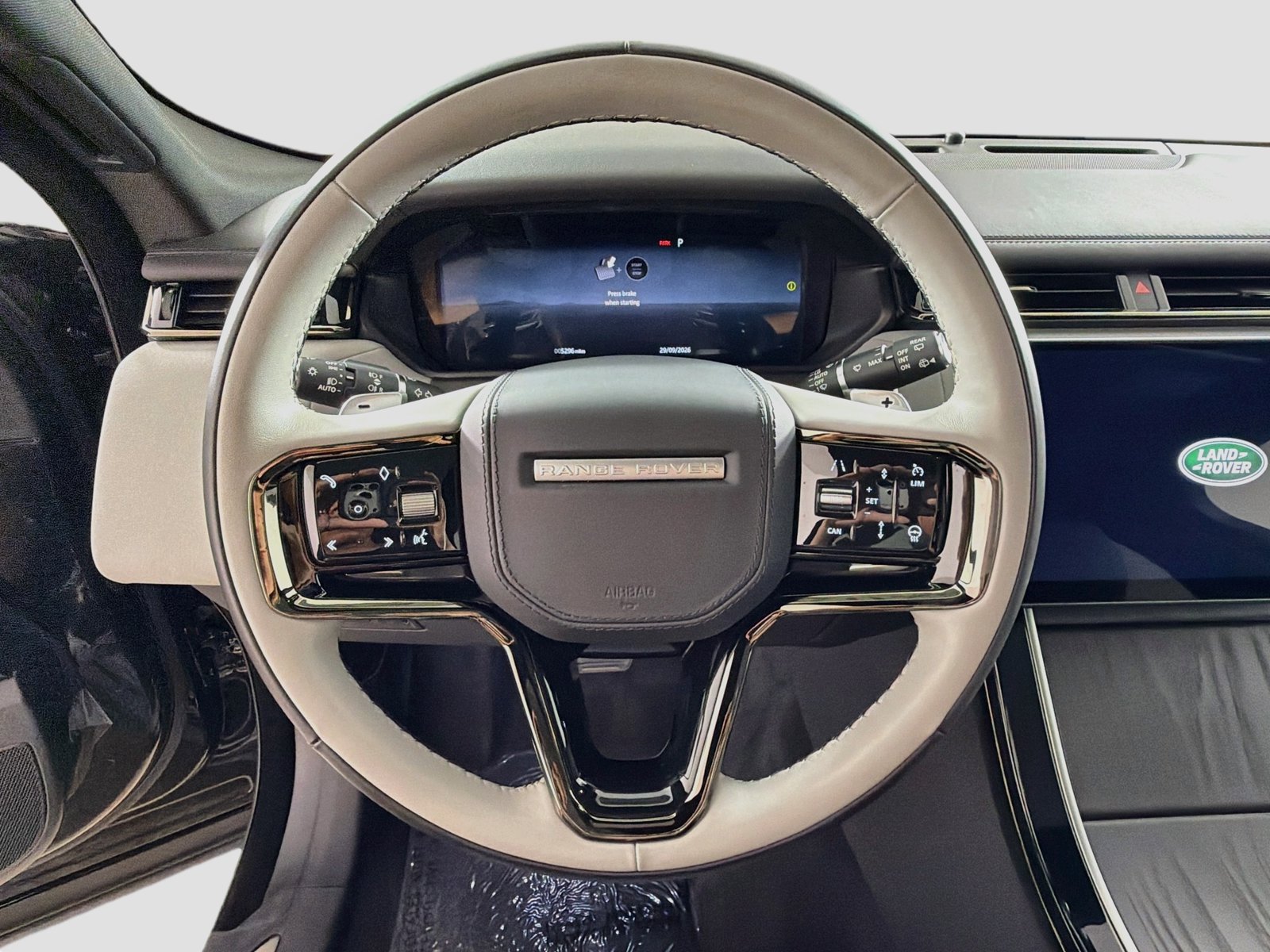 Used 2026 Land Rover Range Rover Velar Dynamic SE AWD/4WD image 11