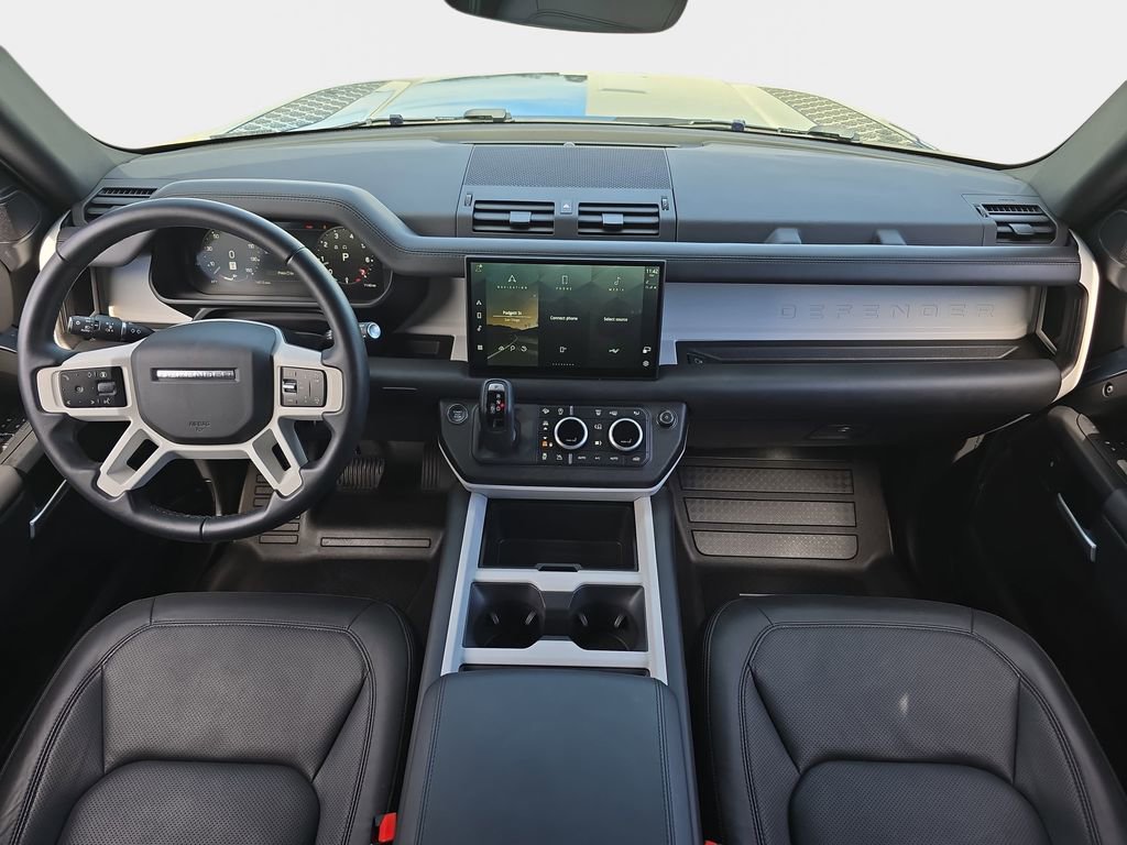 Used 2025 Land Rover Defender 110 S image 9