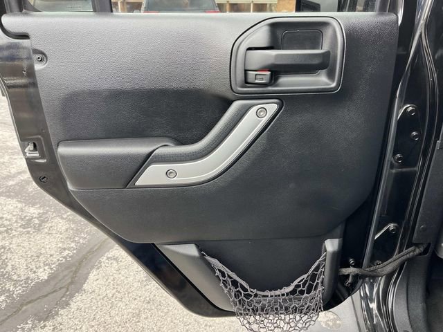 Used 2016 Jeep Wrangler Unlimited Sahara w/ Connectivity Group image 17