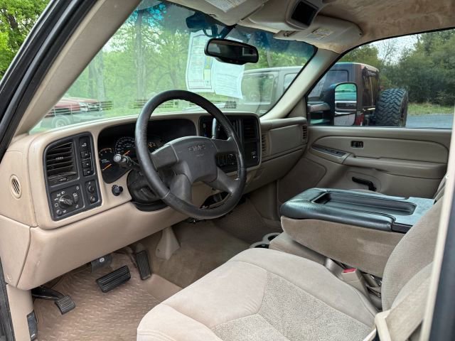 Used 2004 GMC Sierra 2500 SLE w/ Heavy-Duty Power Package AWD/4WD image 4