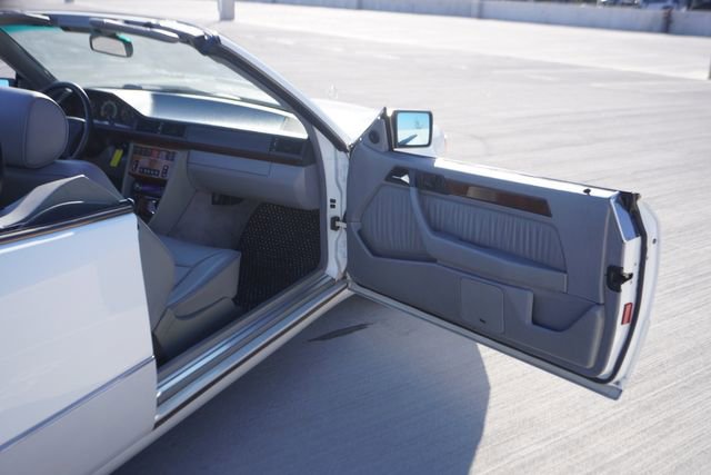 Used 1995 Mercedes-Benz E 320 Convertible image 26