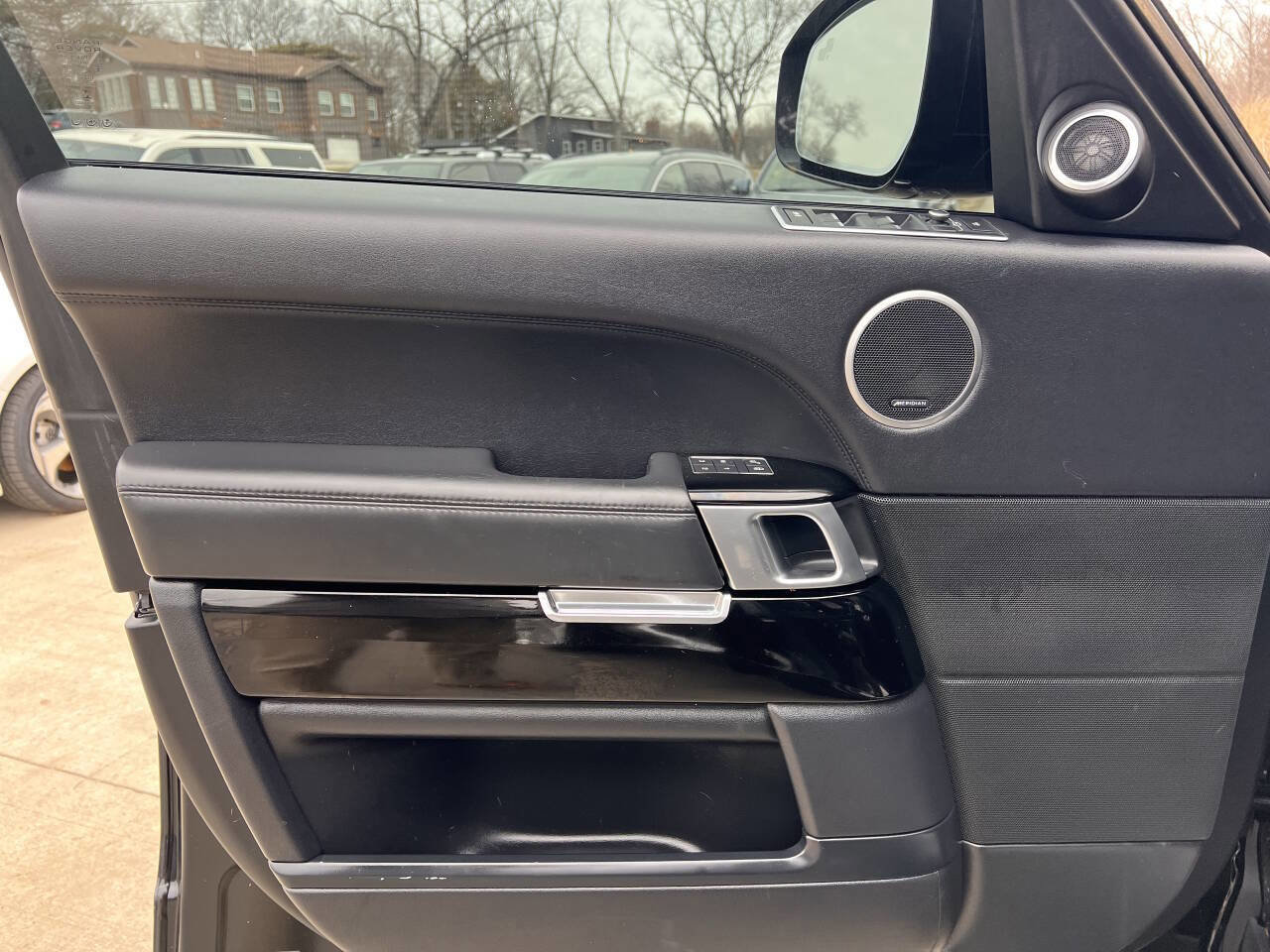 Used 2017 Land Rover Range Rover HSE image 11