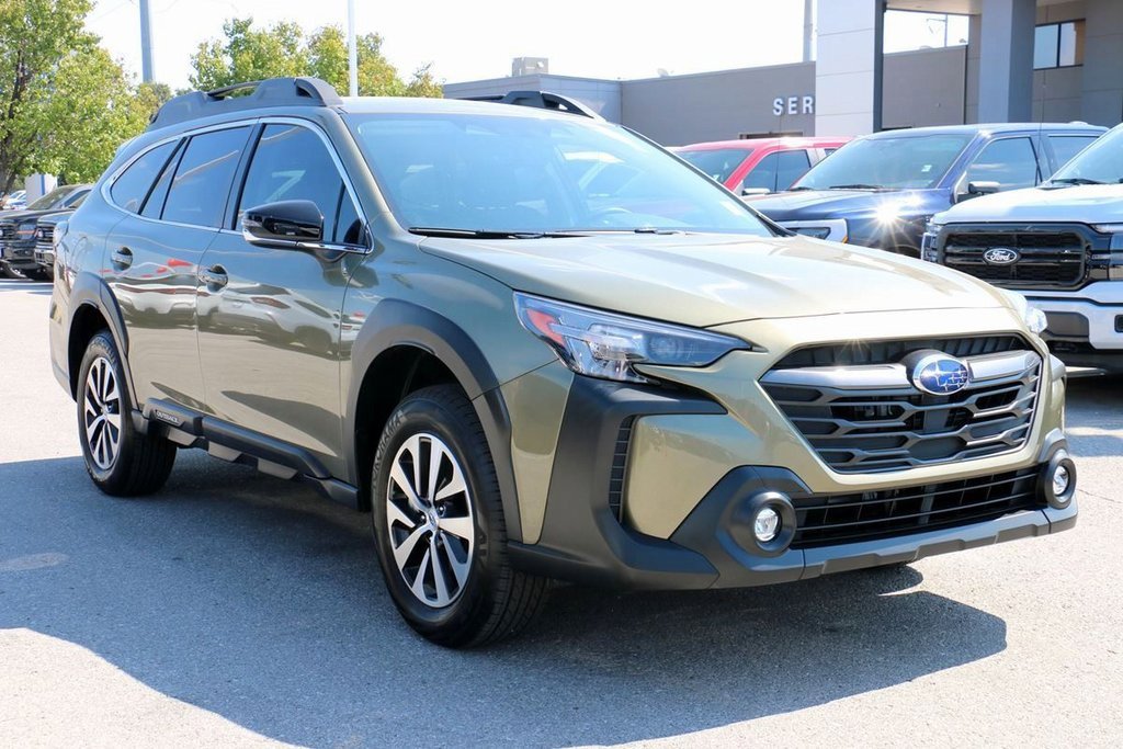 Used 2025 Subaru Outback Premium image 4