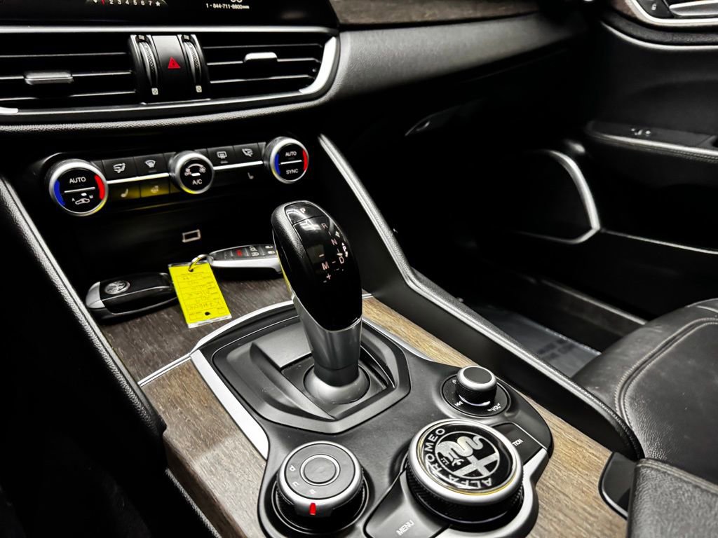 Used 2019 Alfa Romeo Giulia Ti w/ Nero Edizione image 26