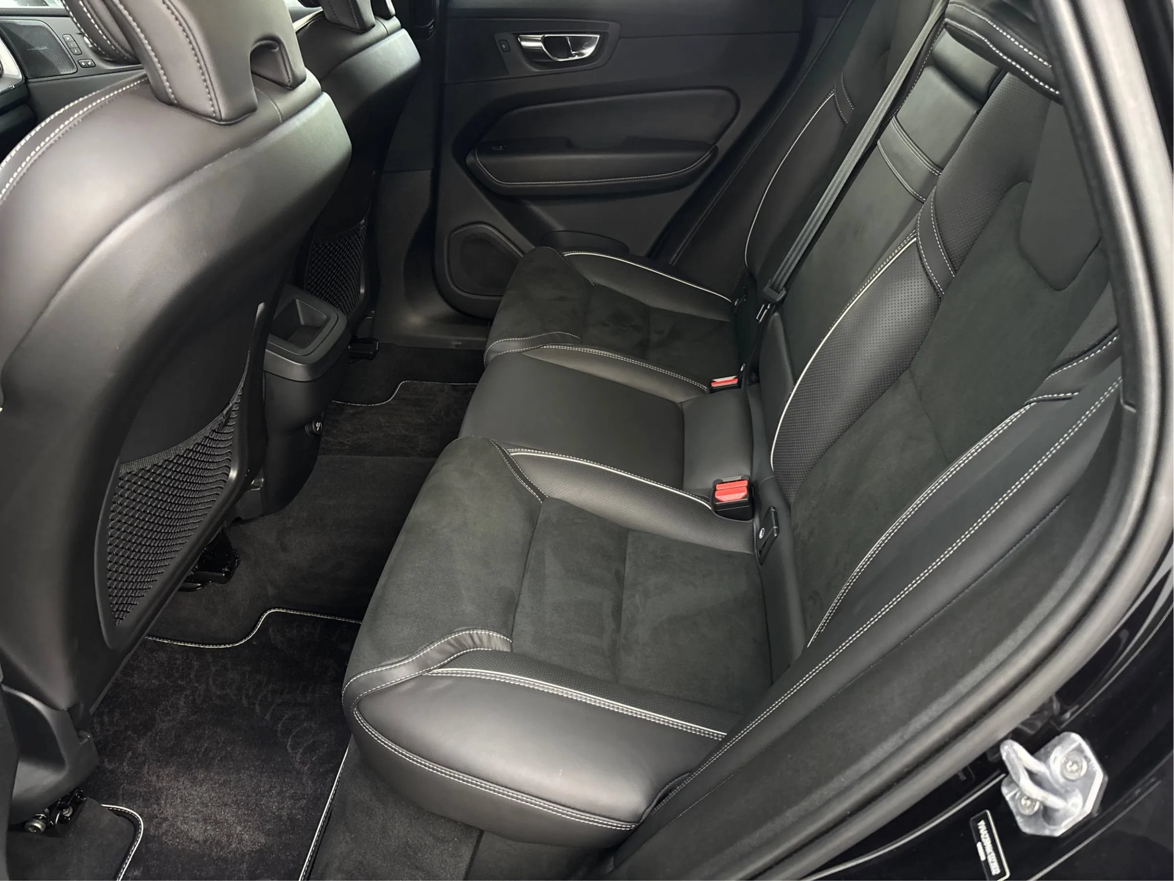 Used 2019 Volvo XC60 T6 R-Design AWD/4WD image 14