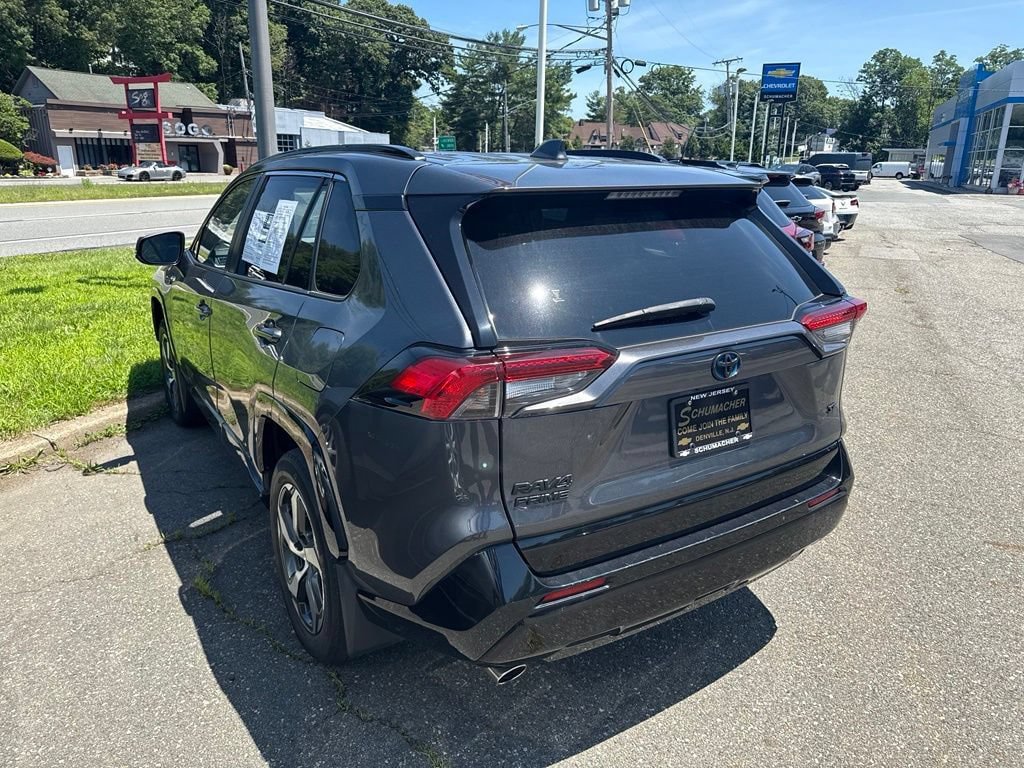 Used 2021 Toyota RAV4 SE w/ Weather & Moonroof Package AWD/4WD image 17