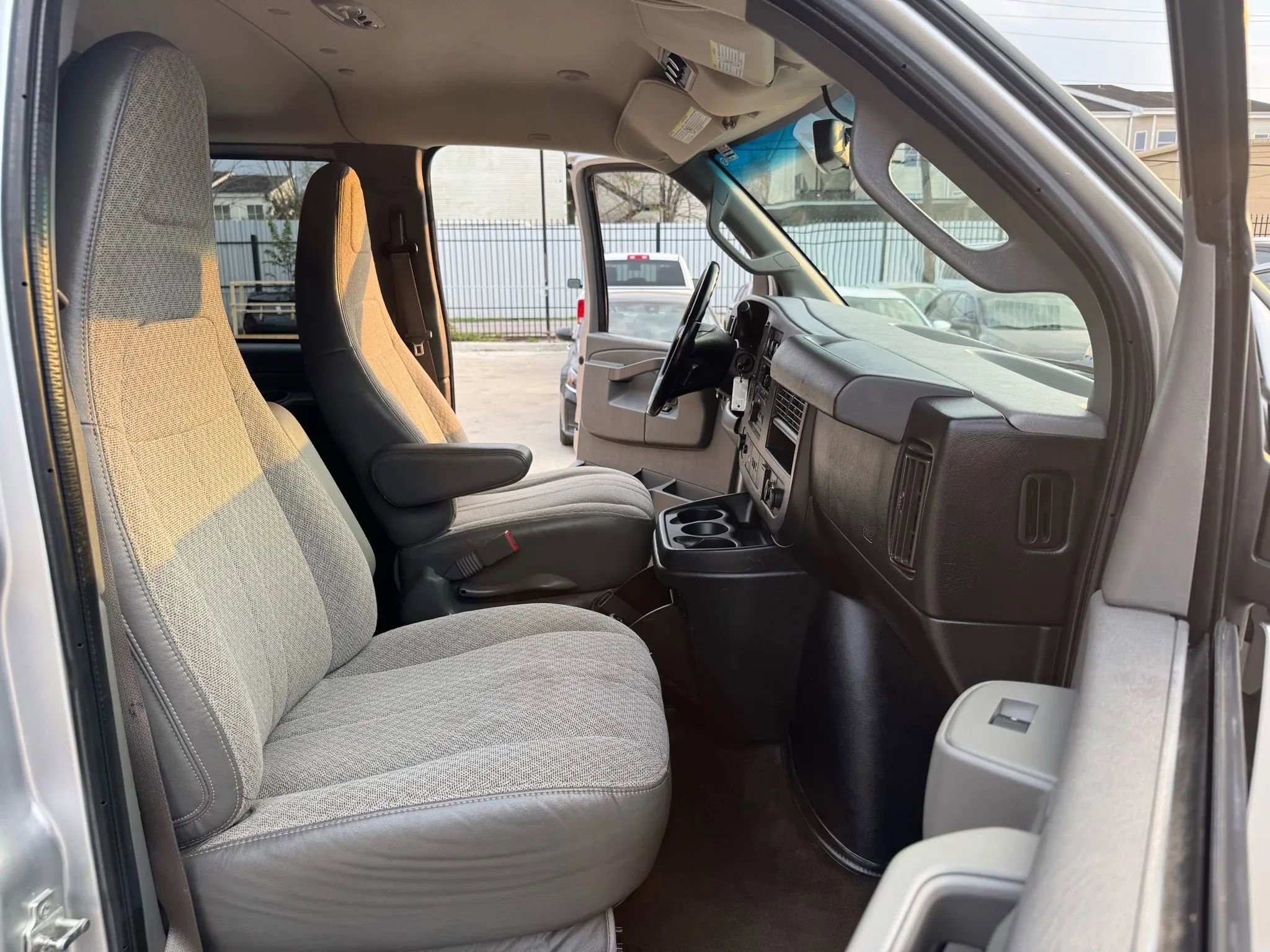 Used 2017 Chevrolet Express 3500 LT w/ LT Preferred Equipment Group image 37