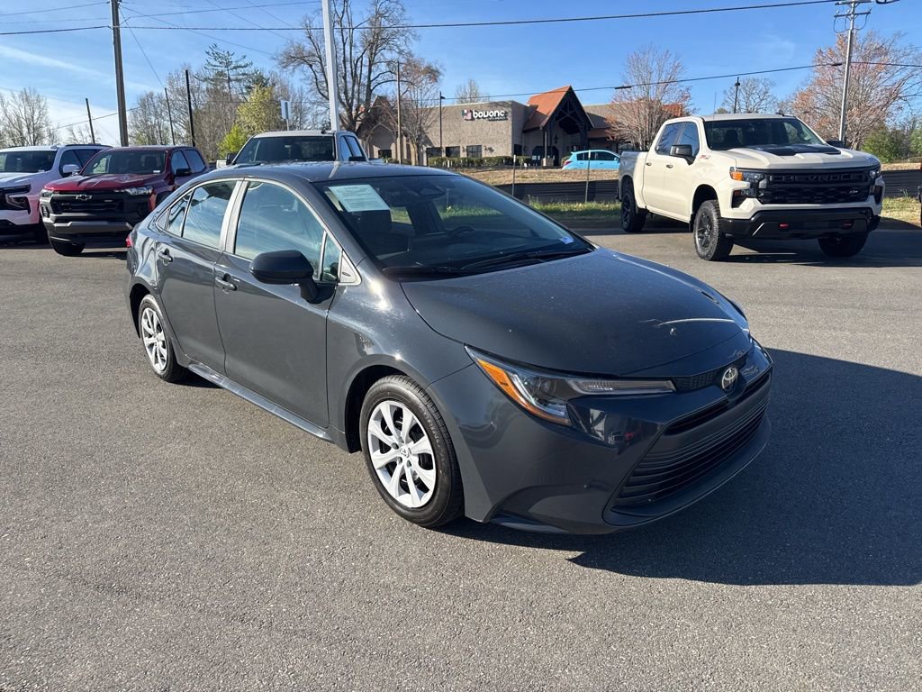 Used 2025 Toyota Corolla LE image 7