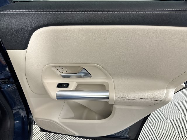 Used 2023 Mercedes-Benz GLA 250 4MATIC w/ Premium Package image 24