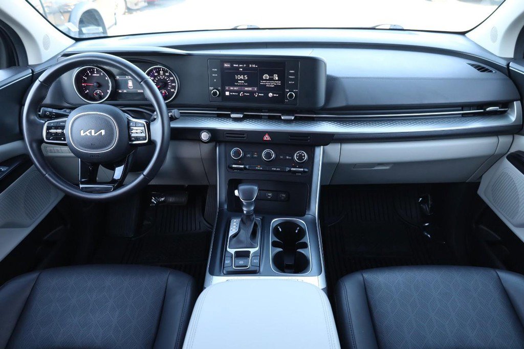 Used 2024 Kia Carnival LX image 24