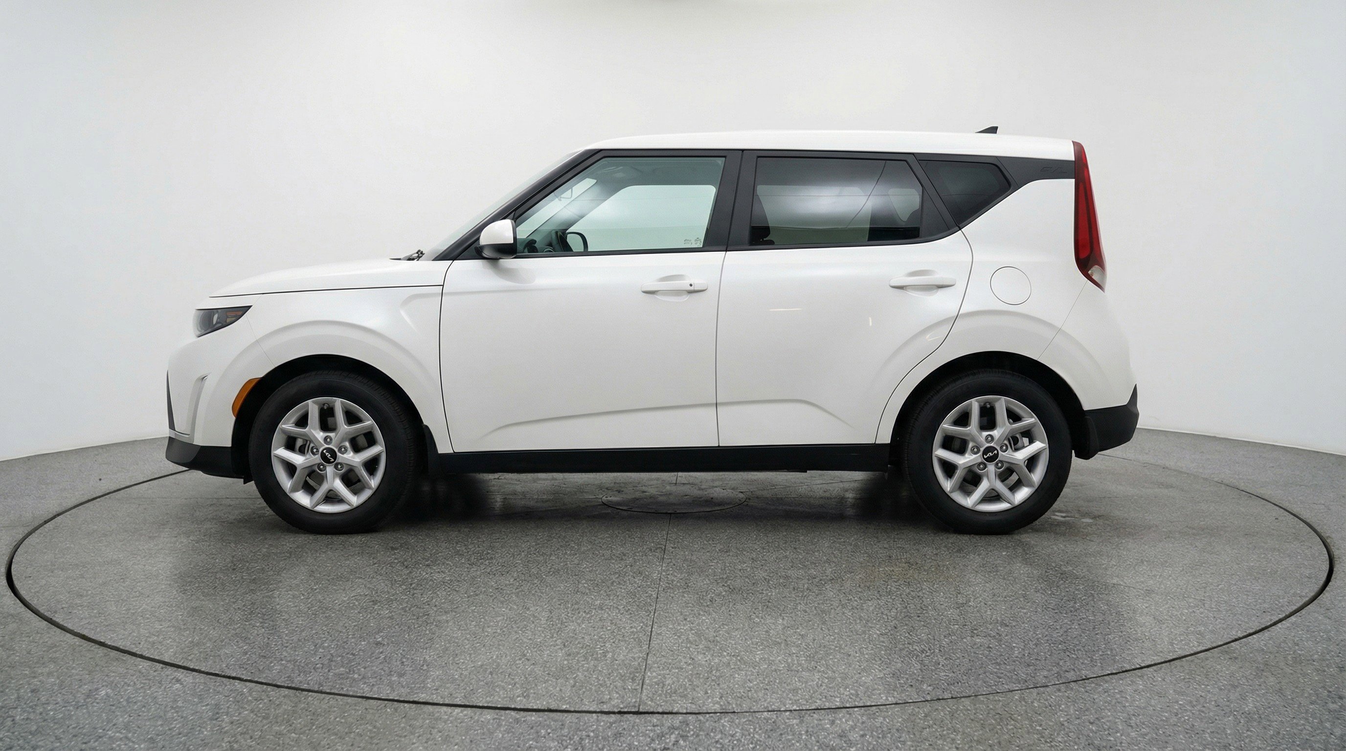 Used 2025 Kia Soul LX w/ LX Technology Package image 5