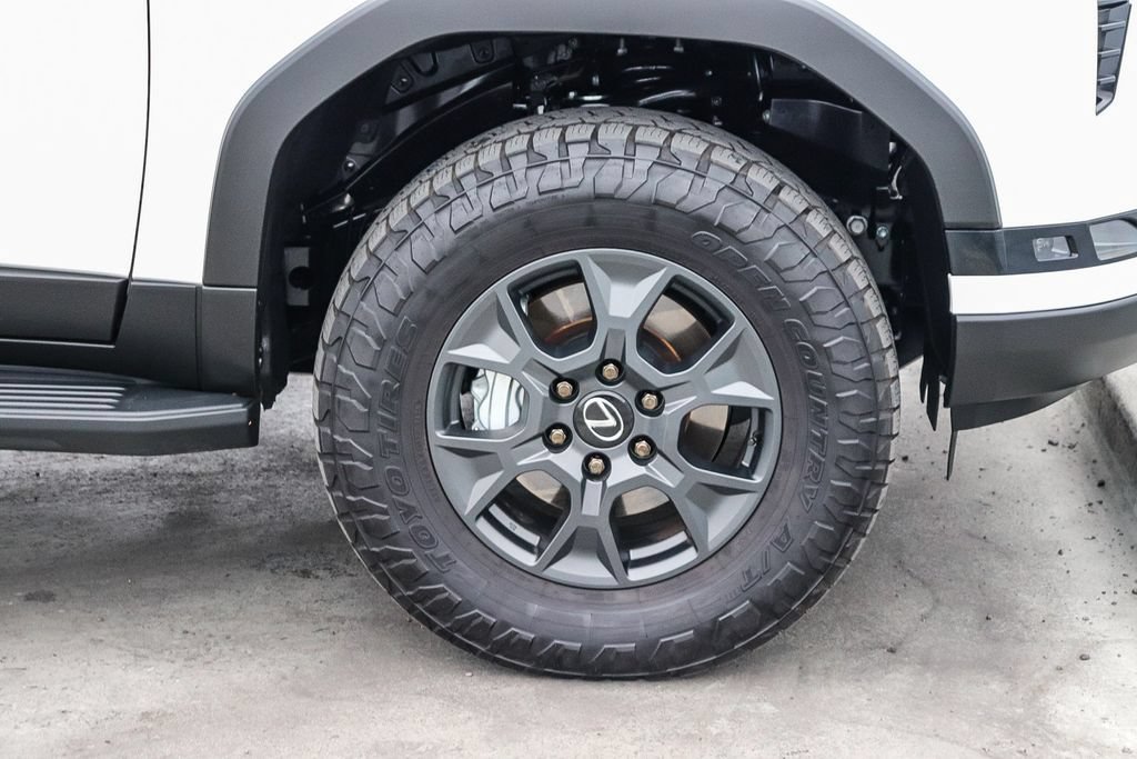 Used 2025 Lexus GX 550 AWD/4WD image 11