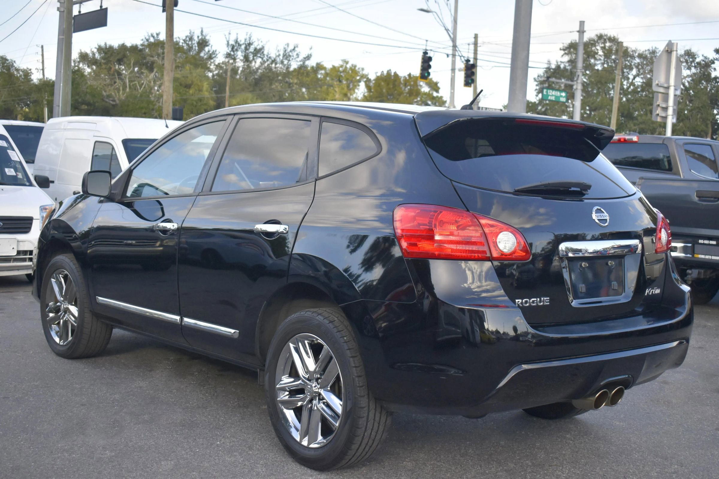 Used 2011 Nissan Rogue S Krom Edition image 5