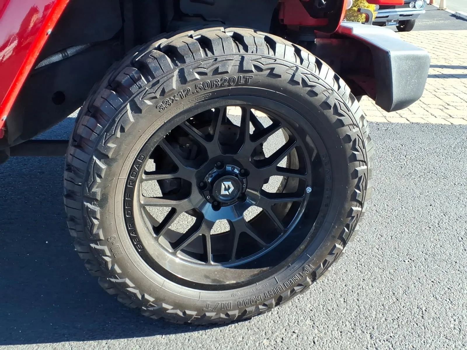Used 2016 Jeep Wrangler Unlimited Sahara w/ Connectivity Group image 7
