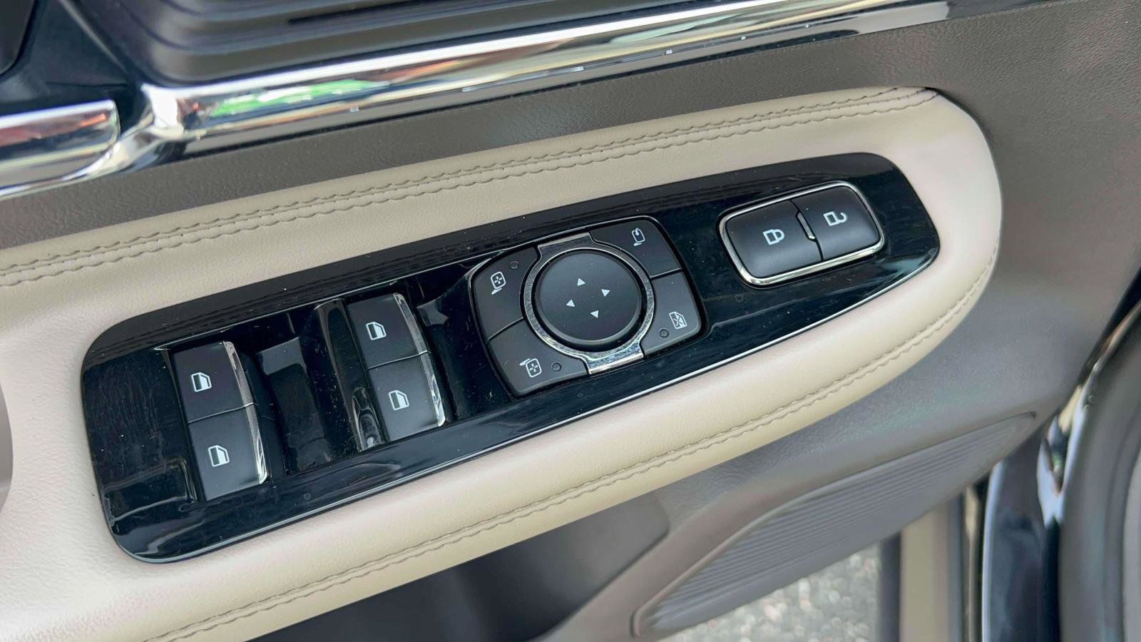 Used 2022 Lincoln Corsair AWD w/ Premium Package image 24