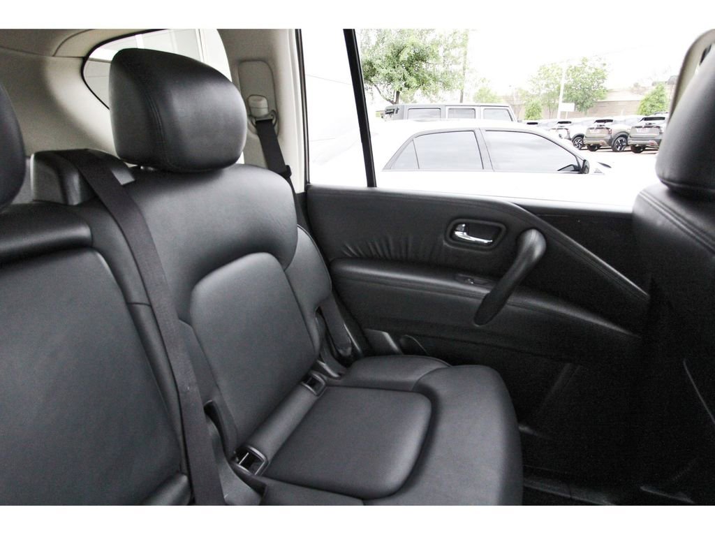 Used 2024 Nissan Armada SV image 10
