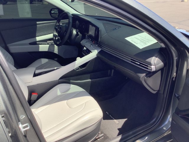Used 2025 Hyundai Elantra Limited FWD image 36