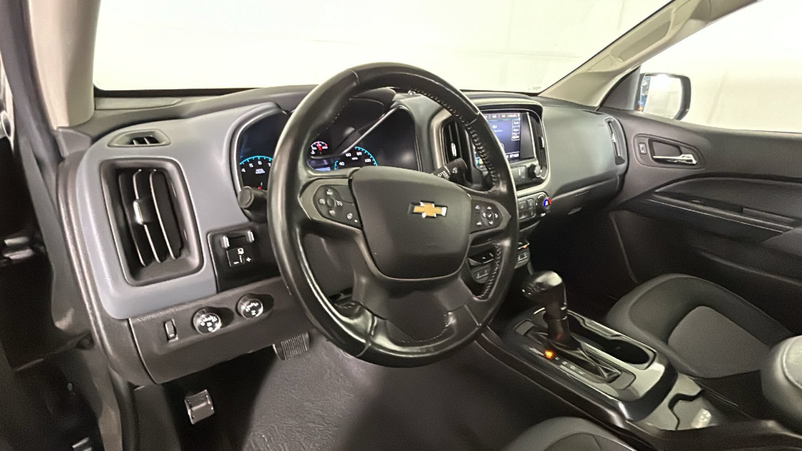 Used 2019 Chevrolet Colorado Z71 AWD/4WD image 17