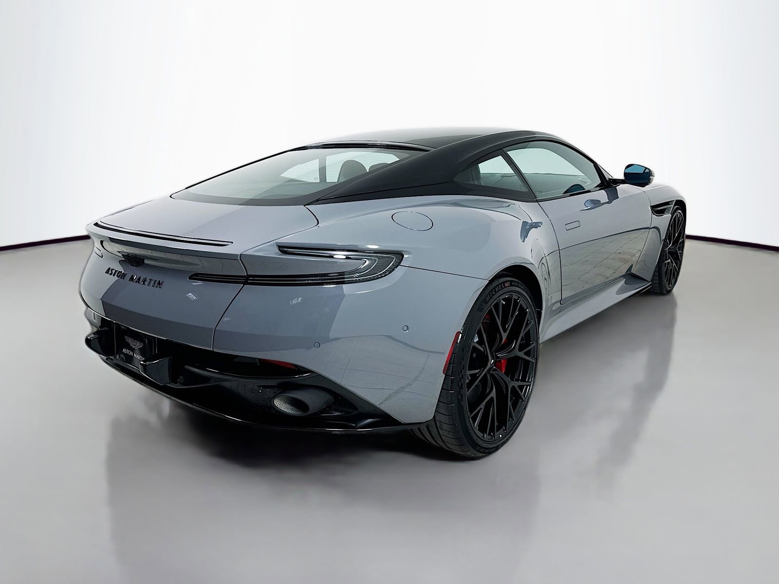 Used 2025 Aston Martin DB12 Coupe RWD image 7