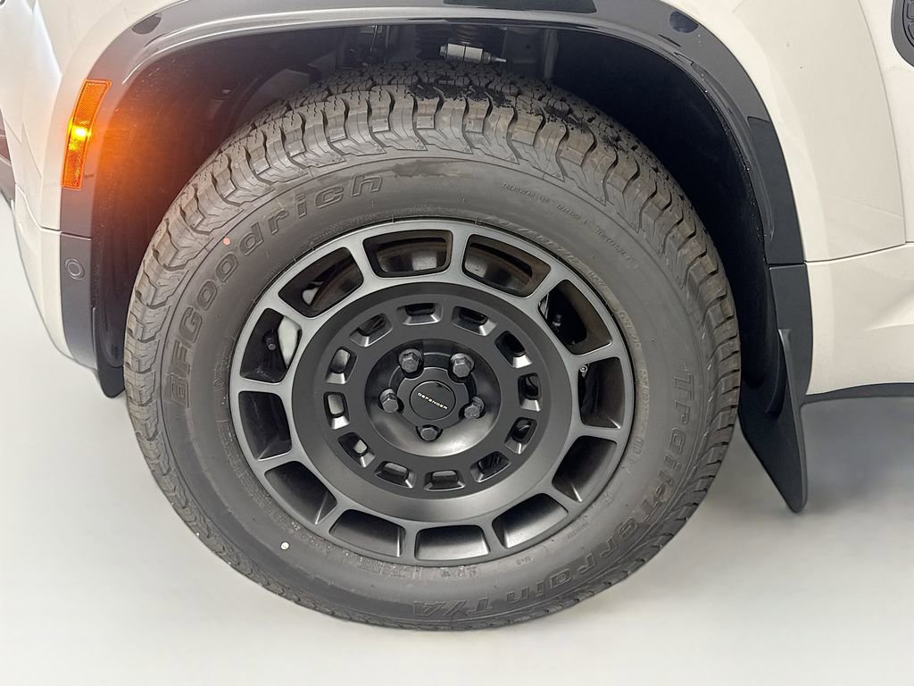 New 2026 Land Rover Defender 110 OCTA image 31